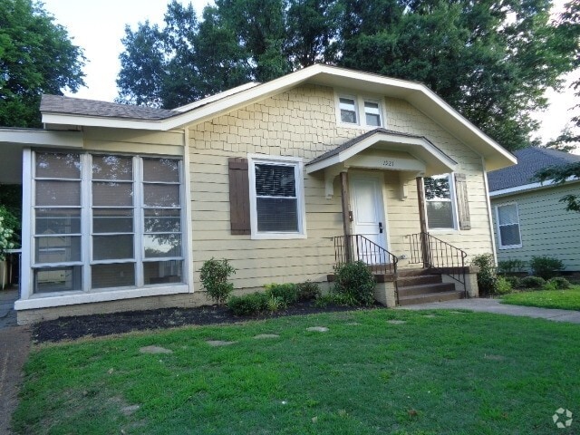 Building Photo - 1921 Evelyn Ave