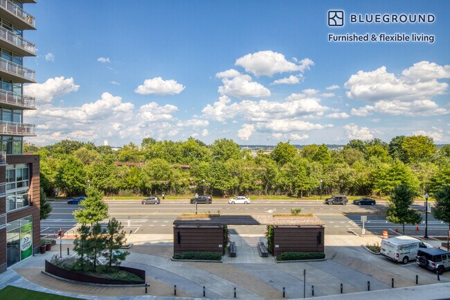 Foto del edificio - 3400 Potomac Ave
