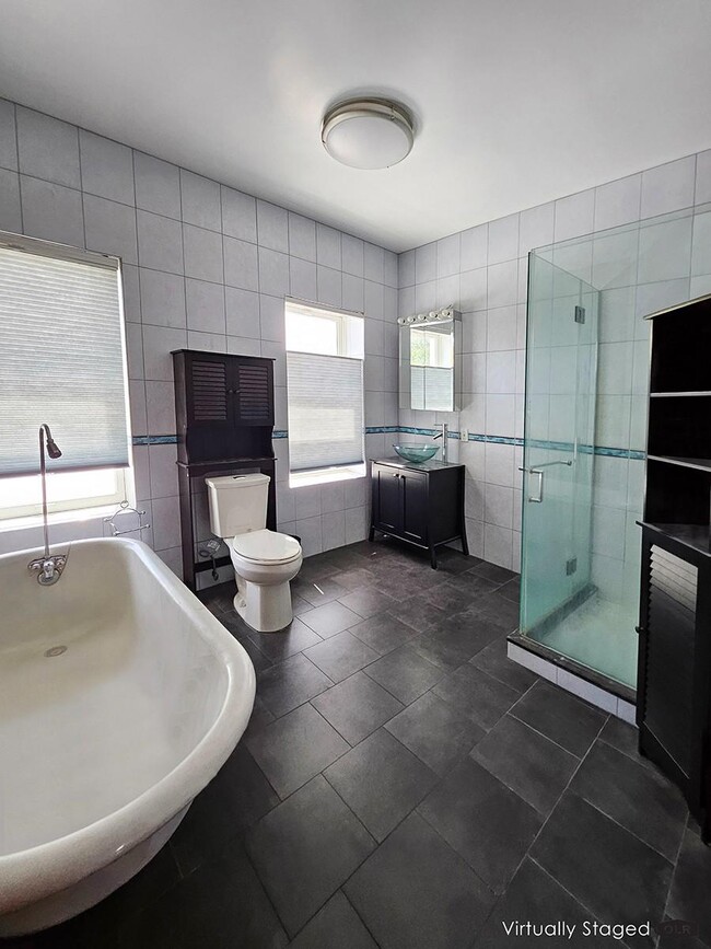 Building Photo - 3 bedroom in BROOKLYN NY 11232