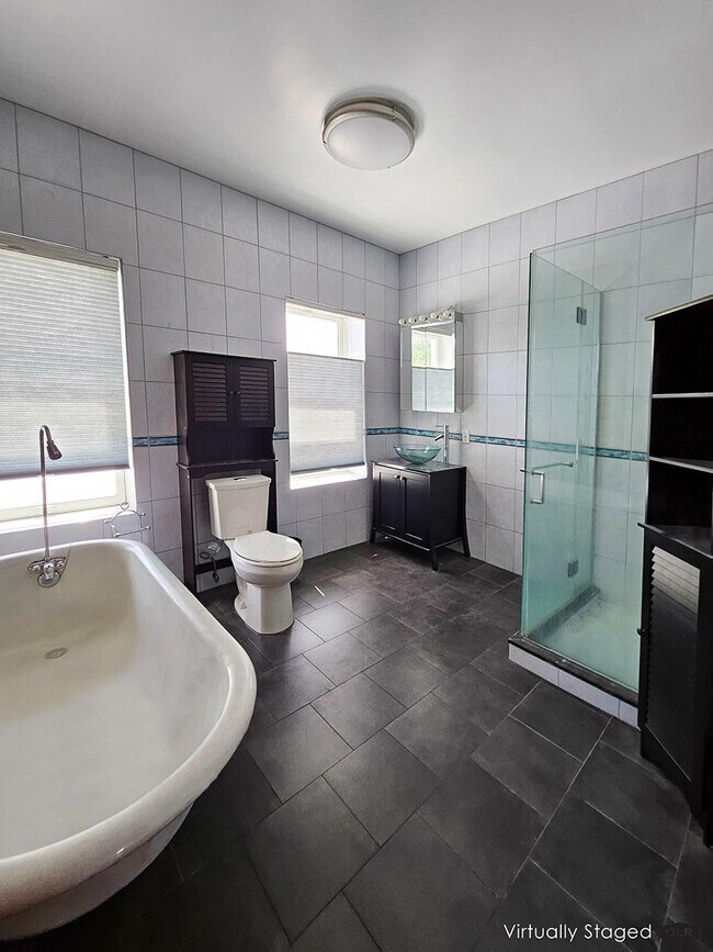 Foto del edificio - 3 bedroom in BROOKLYN NY 11232