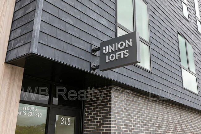 Building Photo - 315 5th St