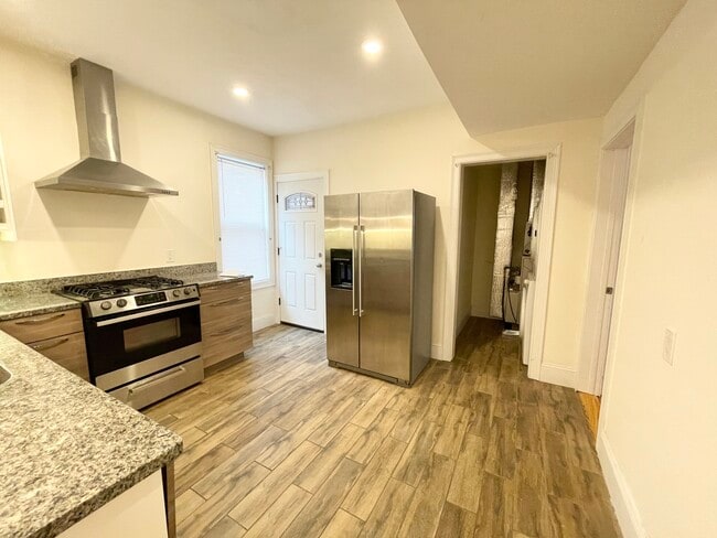 Building Photo - 27 Edison Grn