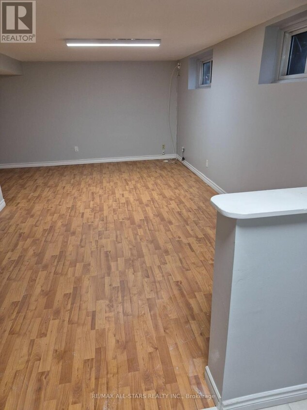 Building Photo - 10 Thornbeck Dr