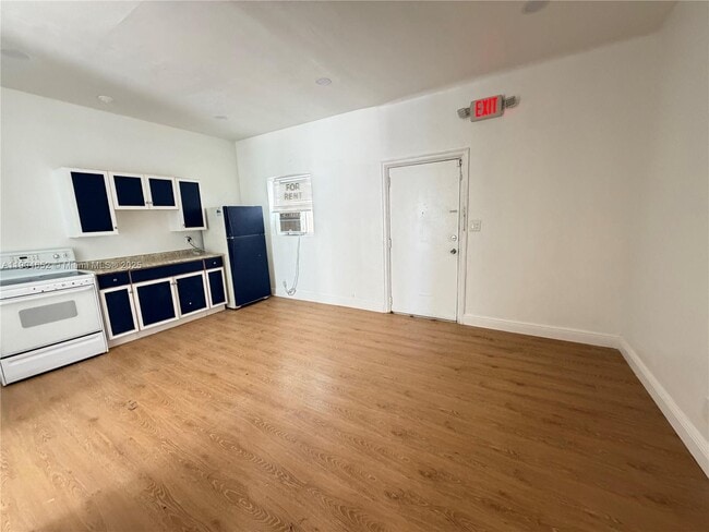 Building Photo - 323 S 21st Ave