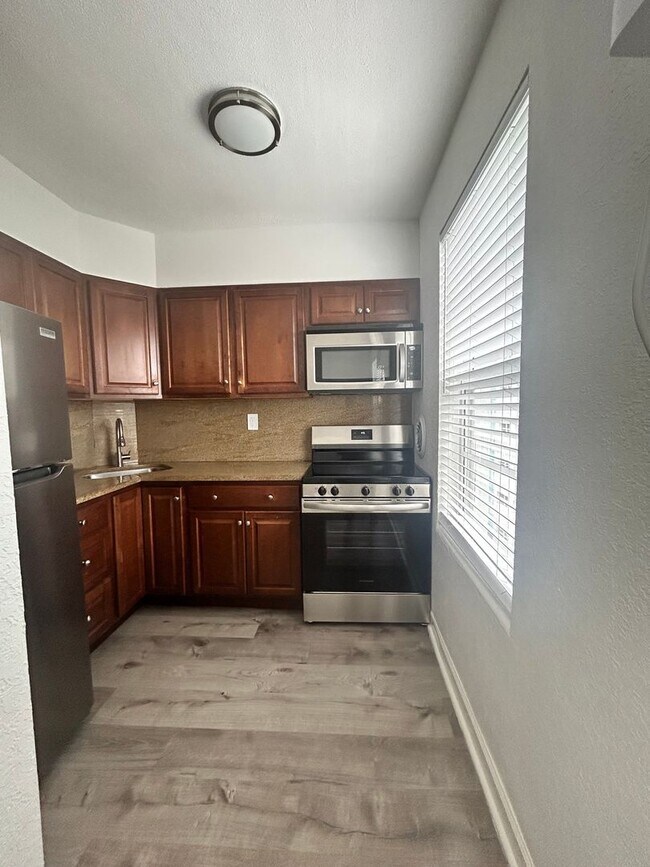 Foto del edificio - Updated 1 Bedroom 1 Bath Condo - Steps fro...