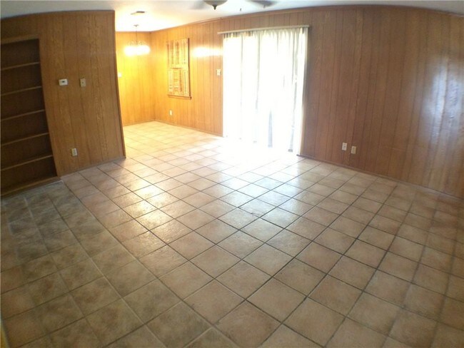 Building Photo - 1316 Mt Vernon Dr