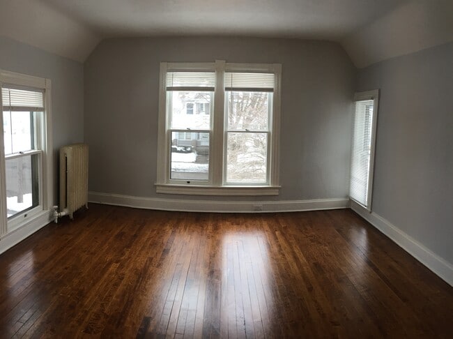 Living Area - 958 Bluff St