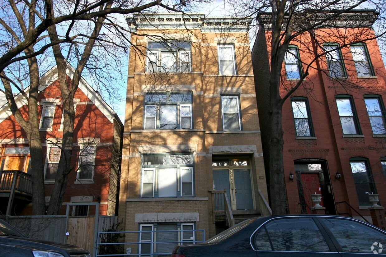 Foto del edificio - 1651 N Claremont Ave