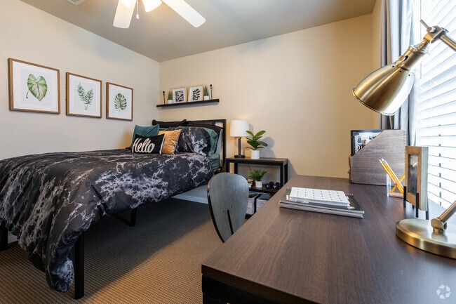 4BR, 4BA - 1,600SF - Bedroom - Villas on Sycamore