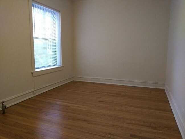 Foto del edificio - 2 bedroom in Chicago IL 60657