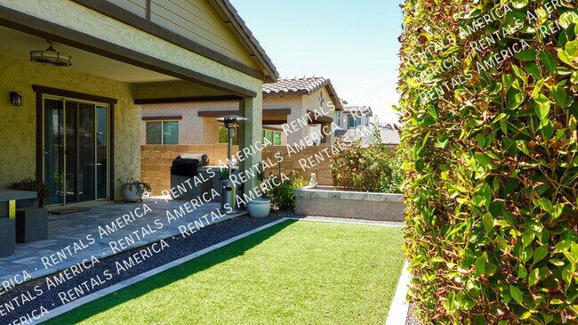 Building Photo - 248 E Desert Broom Dr