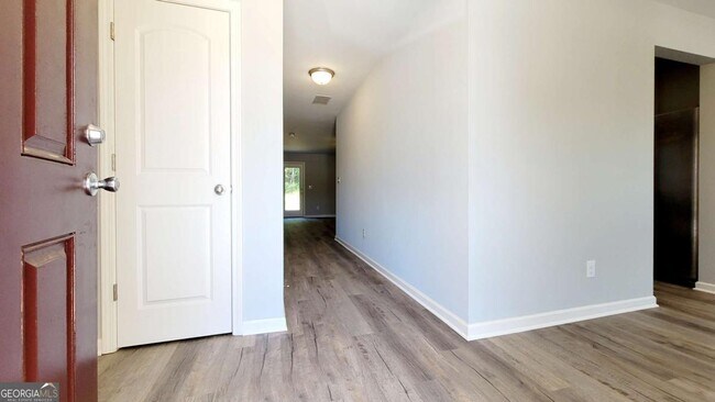 Building Photo - 2566 Piering Dr