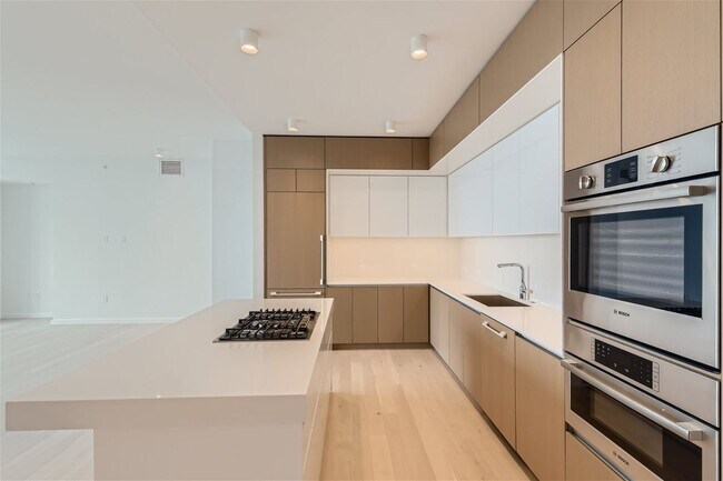 Foto del edificio - 313 W 17th St