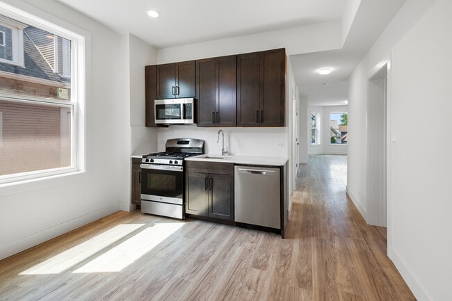 Foto del edificio - 1921 W Summerdale Ave