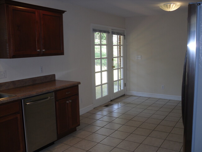 Building Photo - 983 E Valley Dr
