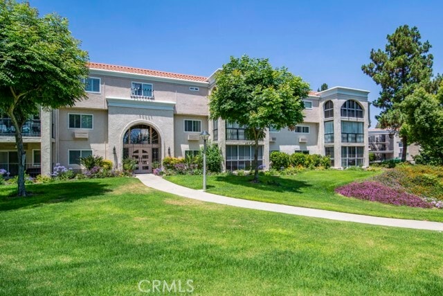 Foto principal - 5500 Paseo Del Lago W