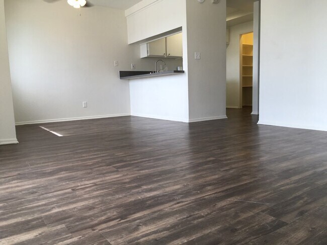 Building Photo - Longwood I Apartment Homes