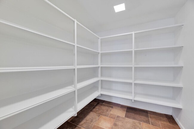 Foto del edificio - Highly Upgraded SPACIOUS home in desirable Aviano in Desert Ridge!