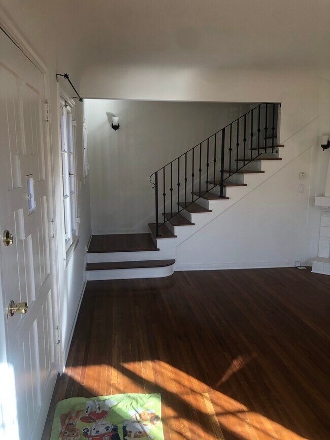 Stairs to Upstairs - 854 N Kilkea Dr