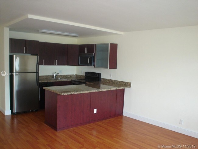 Building Photo - 840 Pine Dr