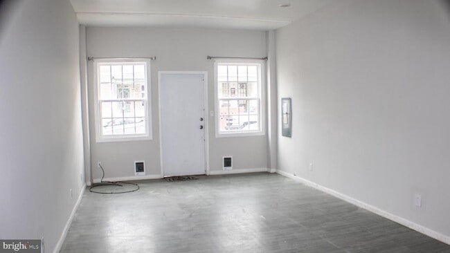 Building Photo - 112 W Coal St