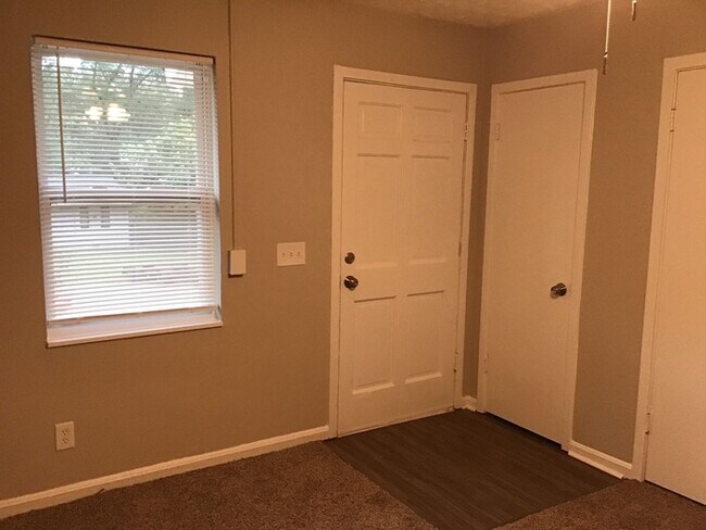 Building Photo - 5044 Wellborn Dr
