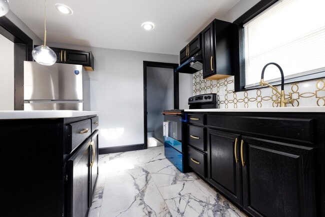 Building Photo - Beautifully Renovated 2-Bedroom Single Fam...