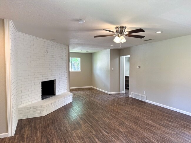 Photo - 52083 Finley Road House