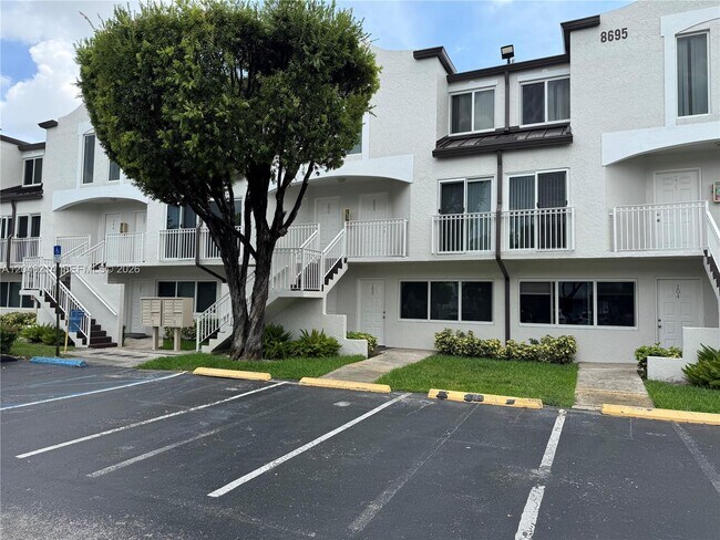 Foto del edificio - 8695 NW 6th Ln