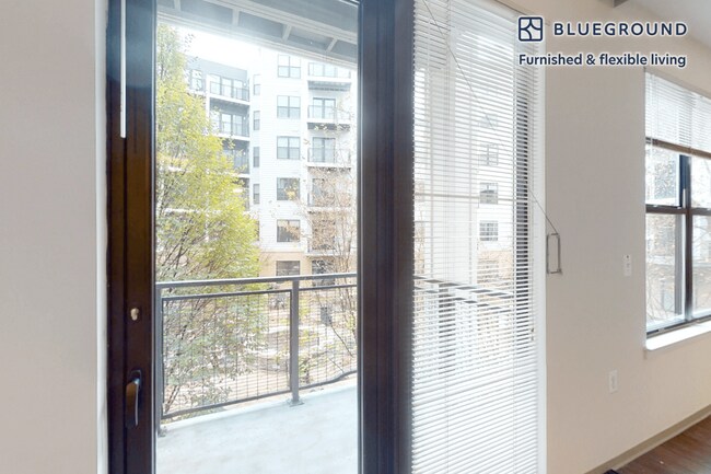 Foto del edificio - 2987 District Ave