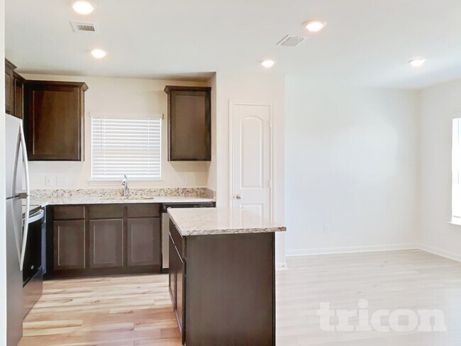 Foto del edificio - 123 Switchback Hl Rd