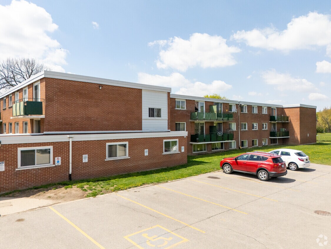 Primary Photo - 67 Avenue Rd