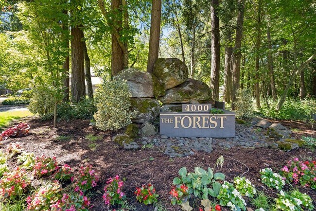 Foto del edificio - Stylish Lake Oswego 1 Bedroom Condo with Loft — Walk to Shops & Parks