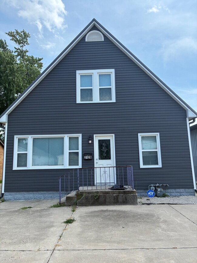 Foto del edificio - 2128 N Grand Ave E