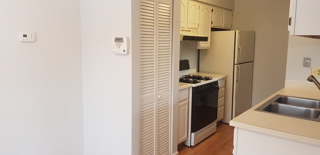 Building Photo - 2526 Berkshire Ct