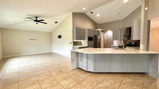 Building Photo - 15520 Key Lime Blvd