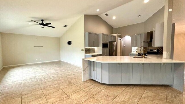 Foto del edificio - 15520 Key Lime Blvd