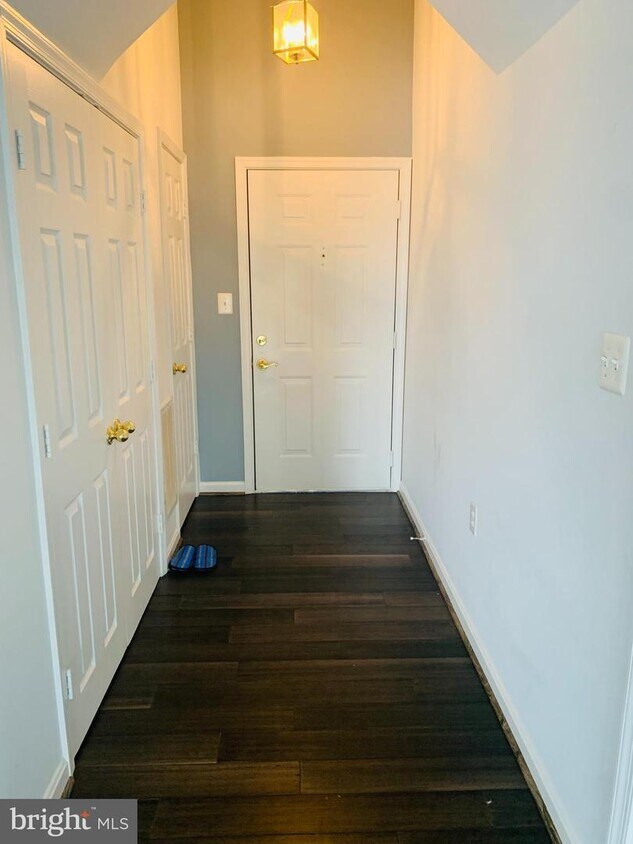 333 Elmcroft Blvd Unit 304, Rockville, MD 20850 Room for Rent in