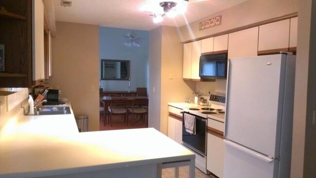 Foto del edificio - Woods Edge End Town Home with 2 Car Garage - Rent TBD