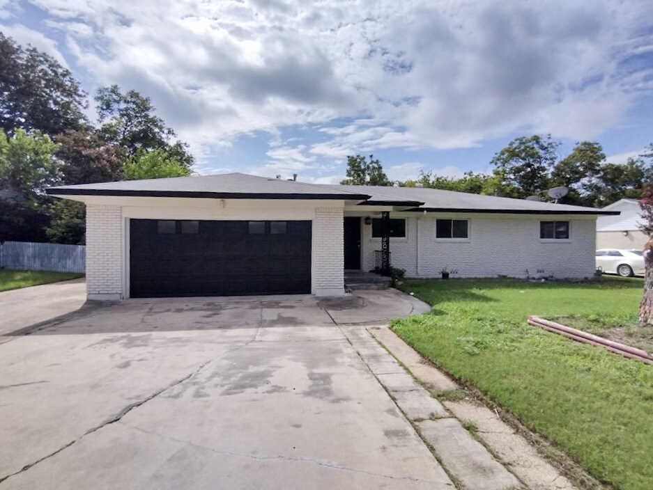Foto del edificio - 1206 Pine Dr