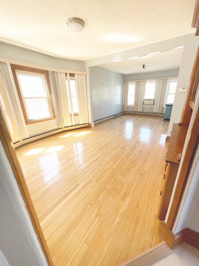 Light filled Living/Dining room - 103 North St
