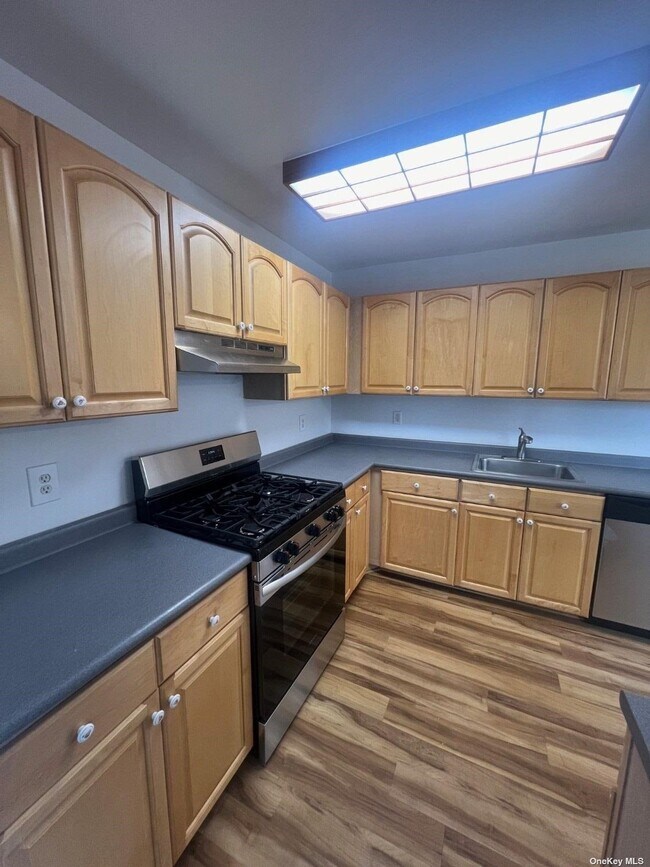Foto del edificio - 814 Birchwood Park Dr