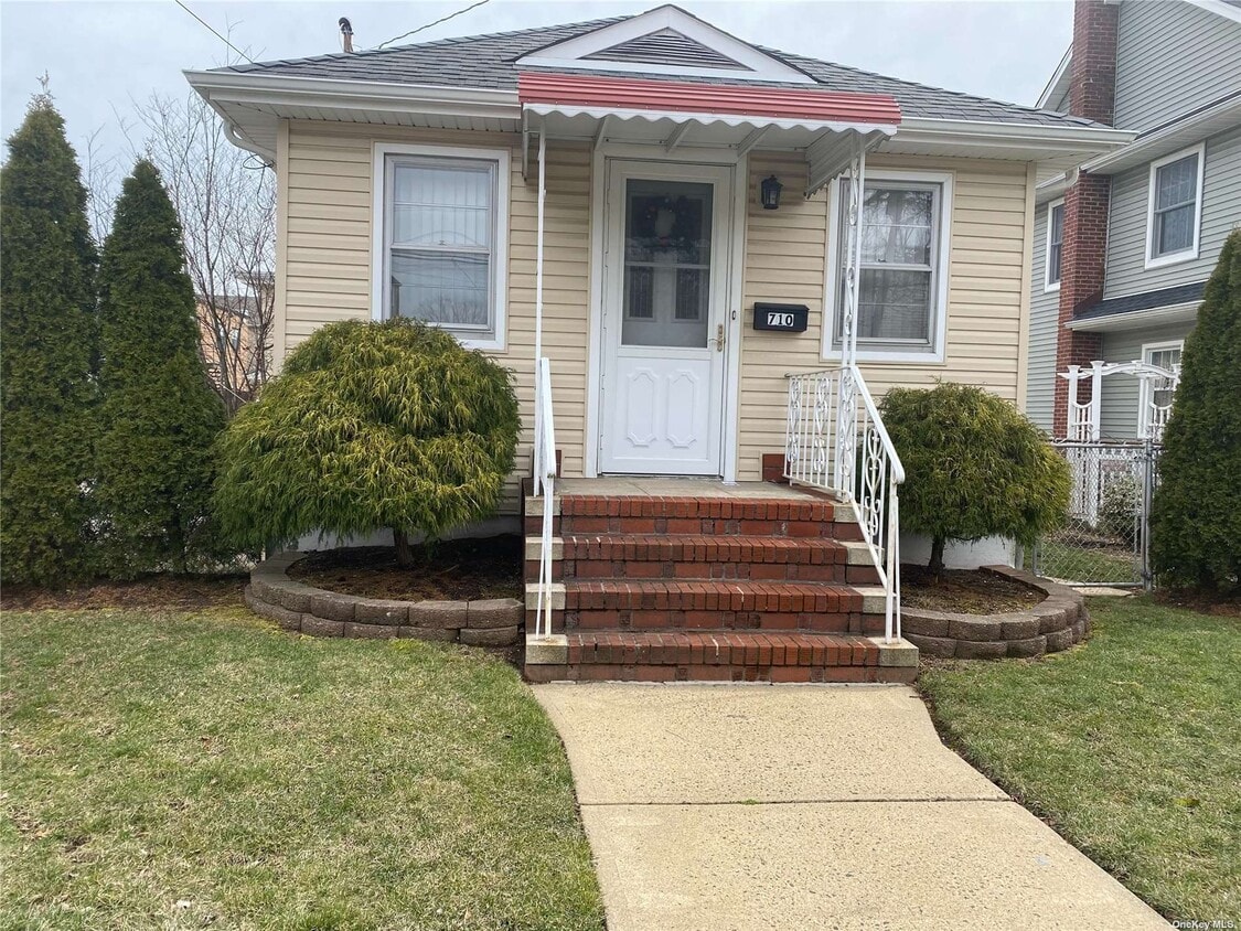 710 White Ave, New Hyde Park, NY 11040 House Rental in New Hyde Park, NY