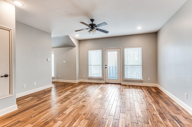 Building Photo - 2712 Merida Ave