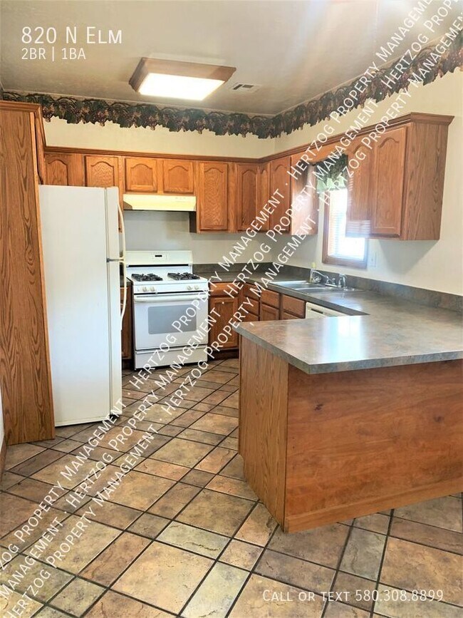 Building Photo - Spacious 2 Bed, 2 Bath Home with a Deck – ...