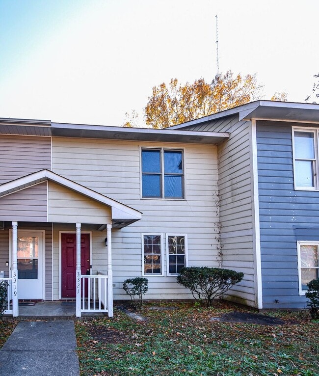 Building Photo - 2 Bedroom 1.5 Bathroom Townhome- Small Dogs Okay