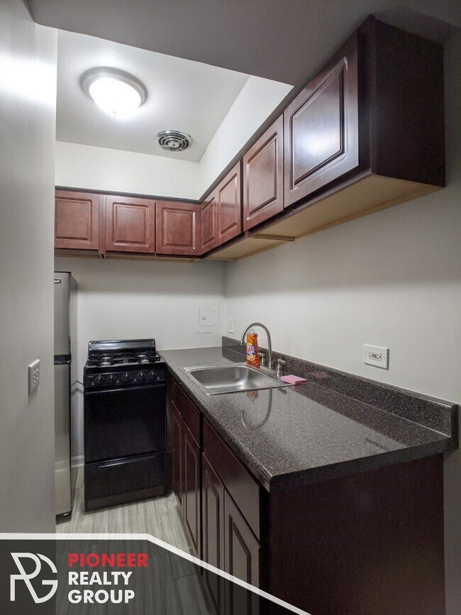 Foto del edificio - 5653 N Winthrop Ave