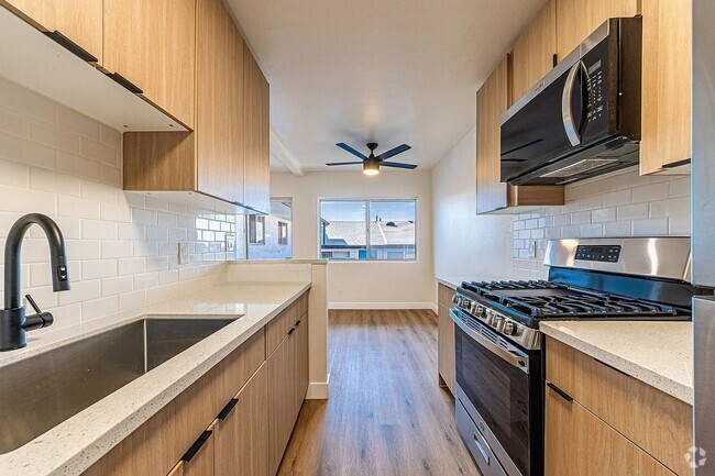 Building Photo - 3401 Ocean Park Blvd
