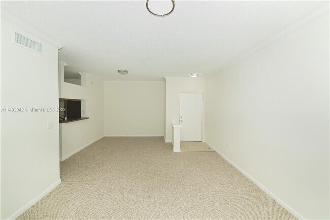 Foto del edificio - 17145 N Bay Rd
