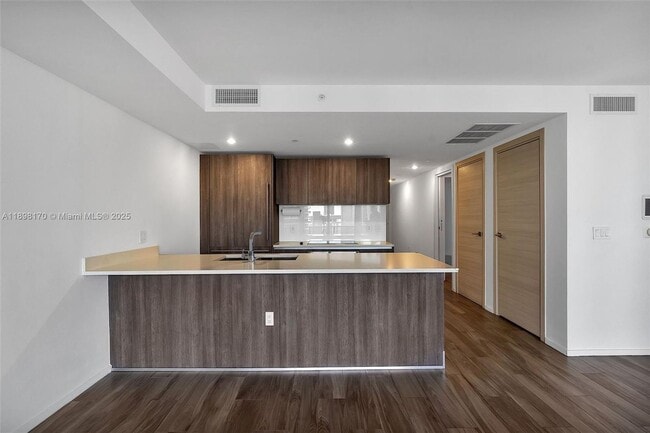 Building Photo - 801 S Miami Ave